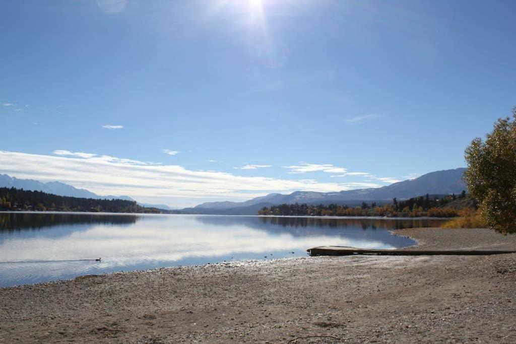 Rustic Modern 2 Bed 2 Bath With Lakeview Pool And Hot Tub Invermere Zewnętrze zdjęcie