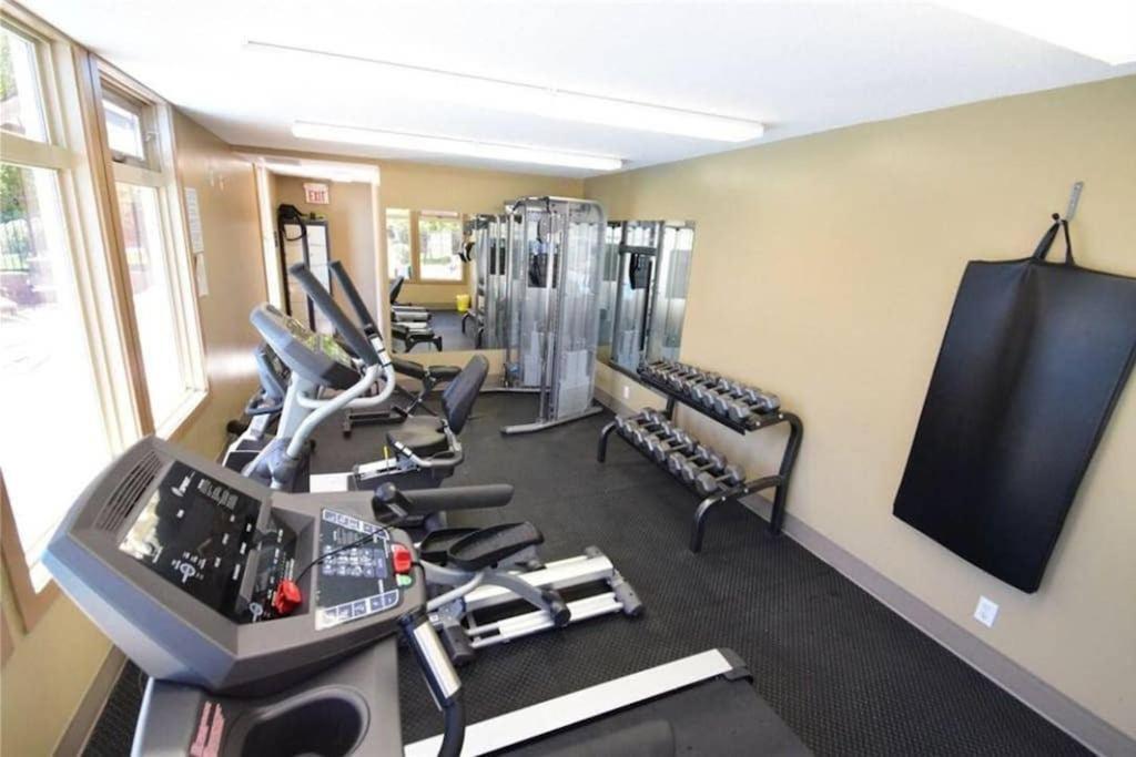 Rustic Modern 2 Bed 2 Bath With Lakeview Pool And Hot Tub Invermere Zewnętrze zdjęcie