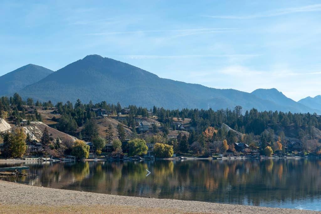 Rustic Modern 2 Bed 2 Bath With Lakeview Pool And Hot Tub Invermere Zewnętrze zdjęcie
